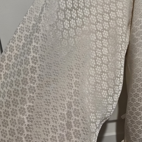 Victoria's Secret Cream Patterned Robe - Picture 5 of 7